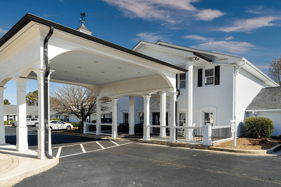 Ashton Manor at Sugarloaf | Senior Living Community