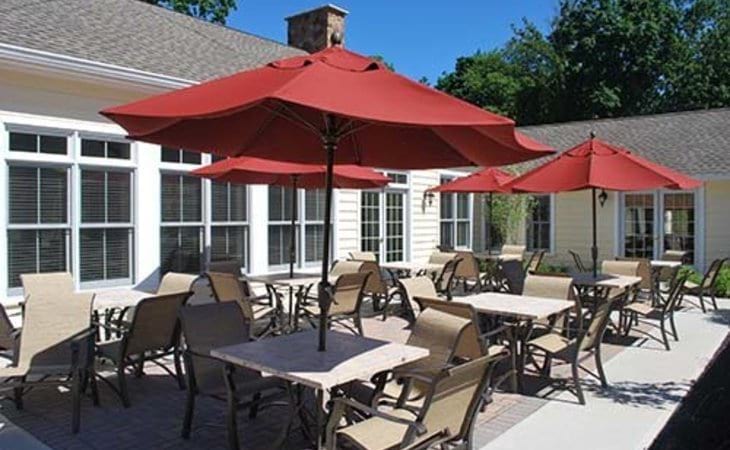 image of outdoor seating at Canterbury Village of West Orange