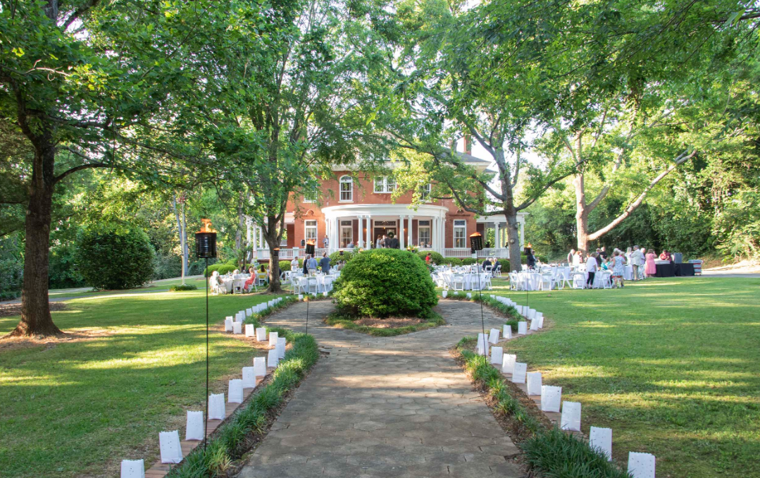 image of outdoor event at Magnolia Manor of Columbus