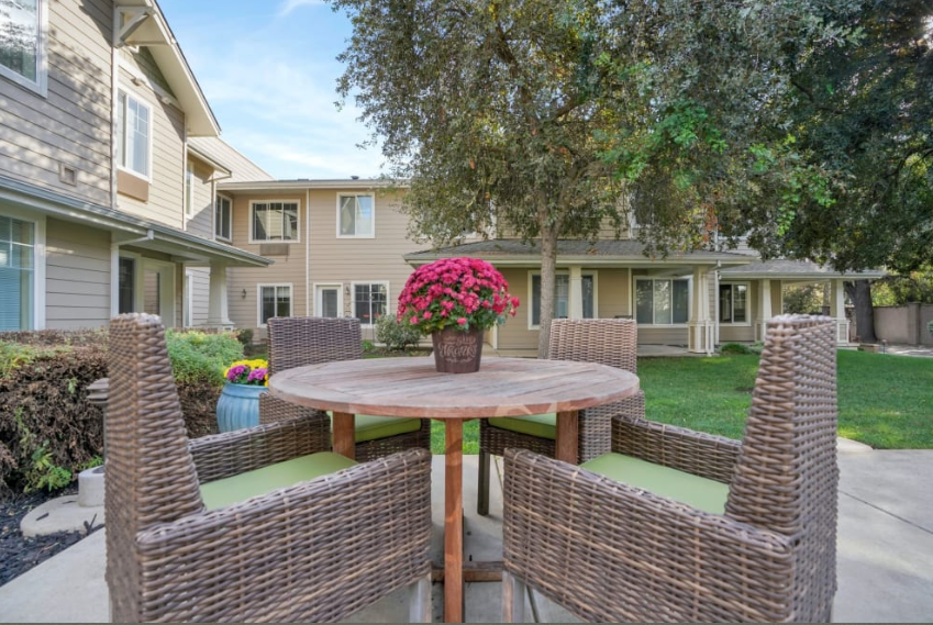 The Commons at Elk Grove The Commons at Elk Grove